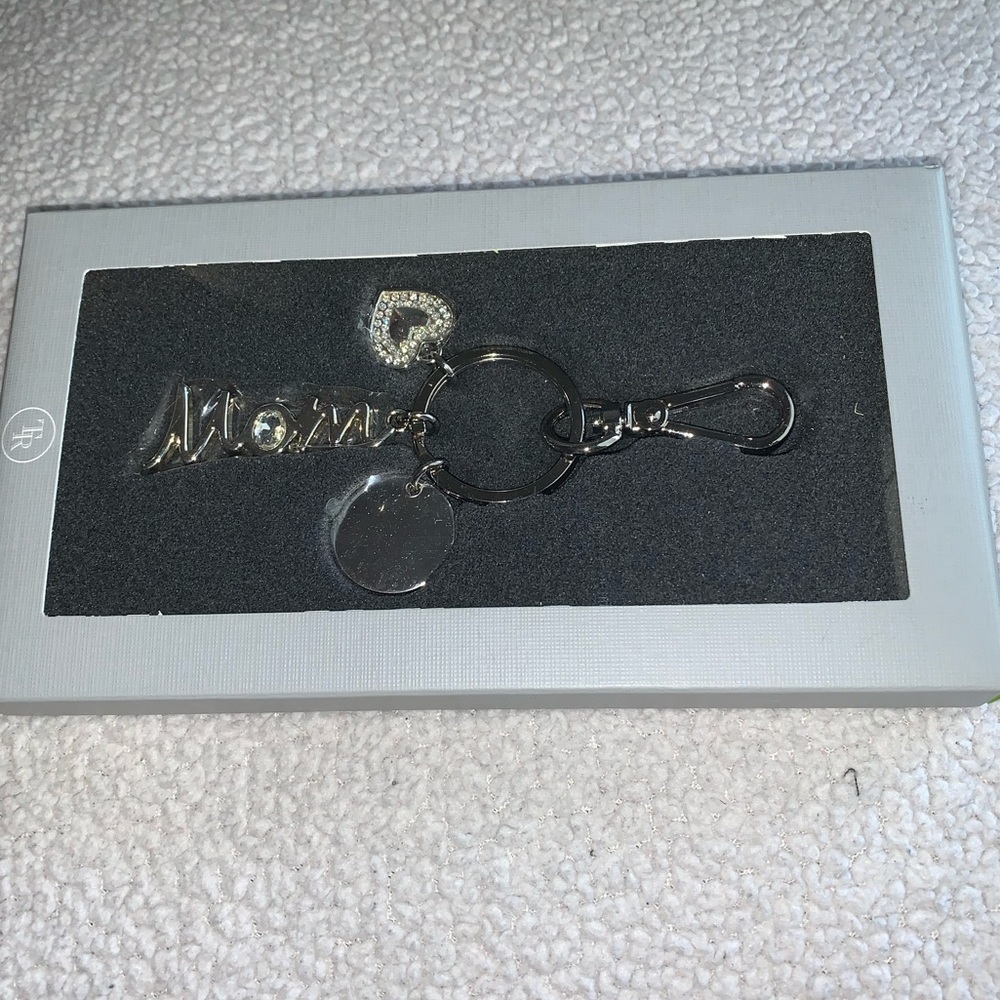 TR Mom heart engravable keychain